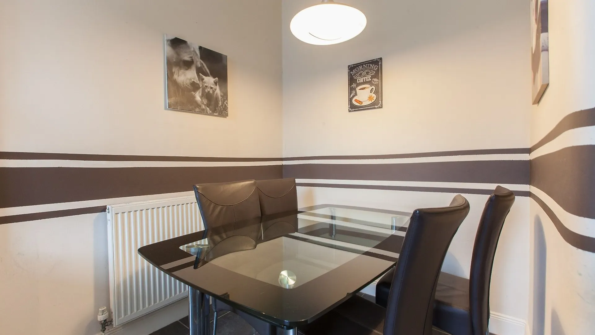 2 Bedroom Central Apartment Эдинбург Великобритания