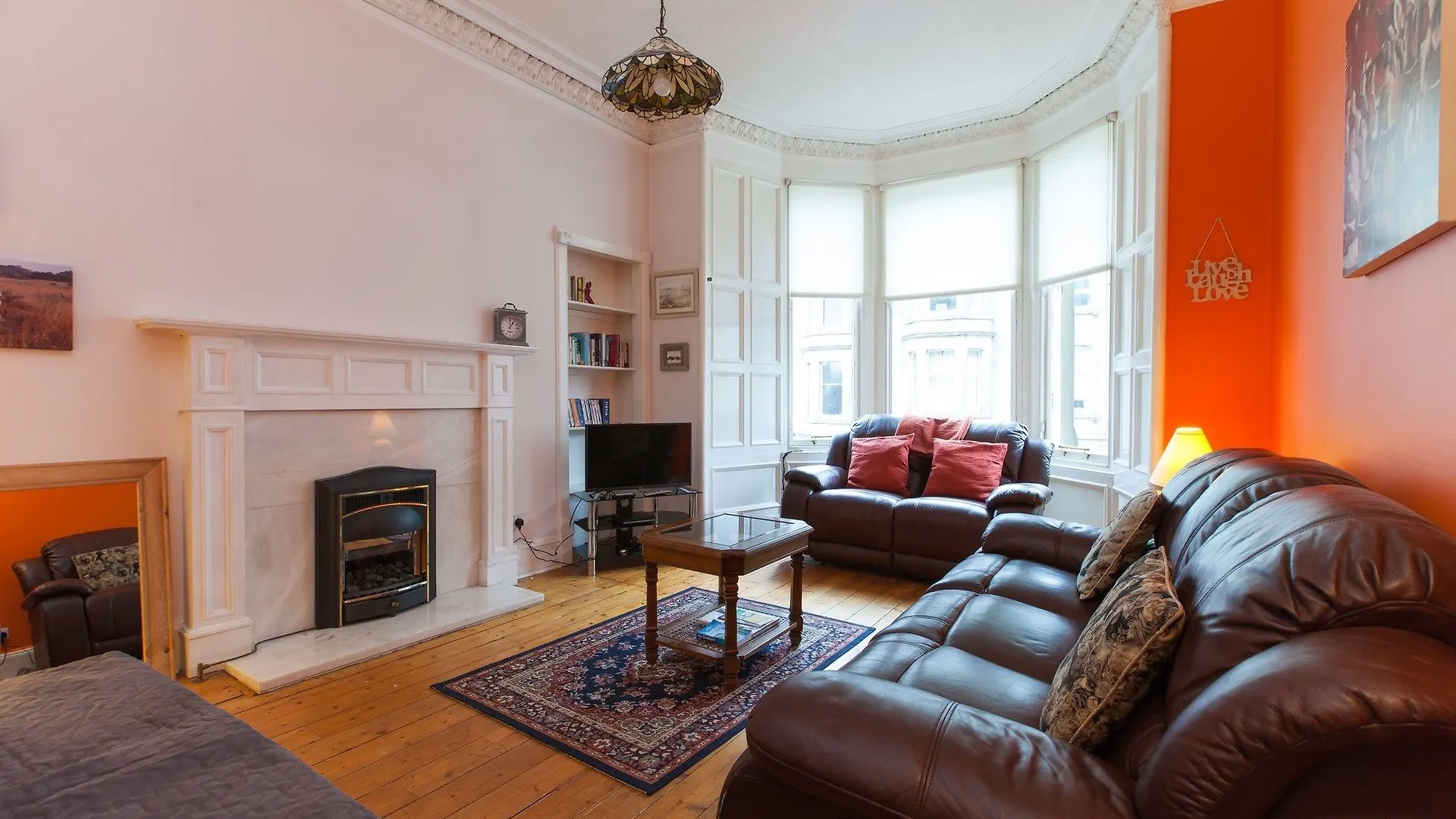 2 Bedroom Central Apartment Эдинбург