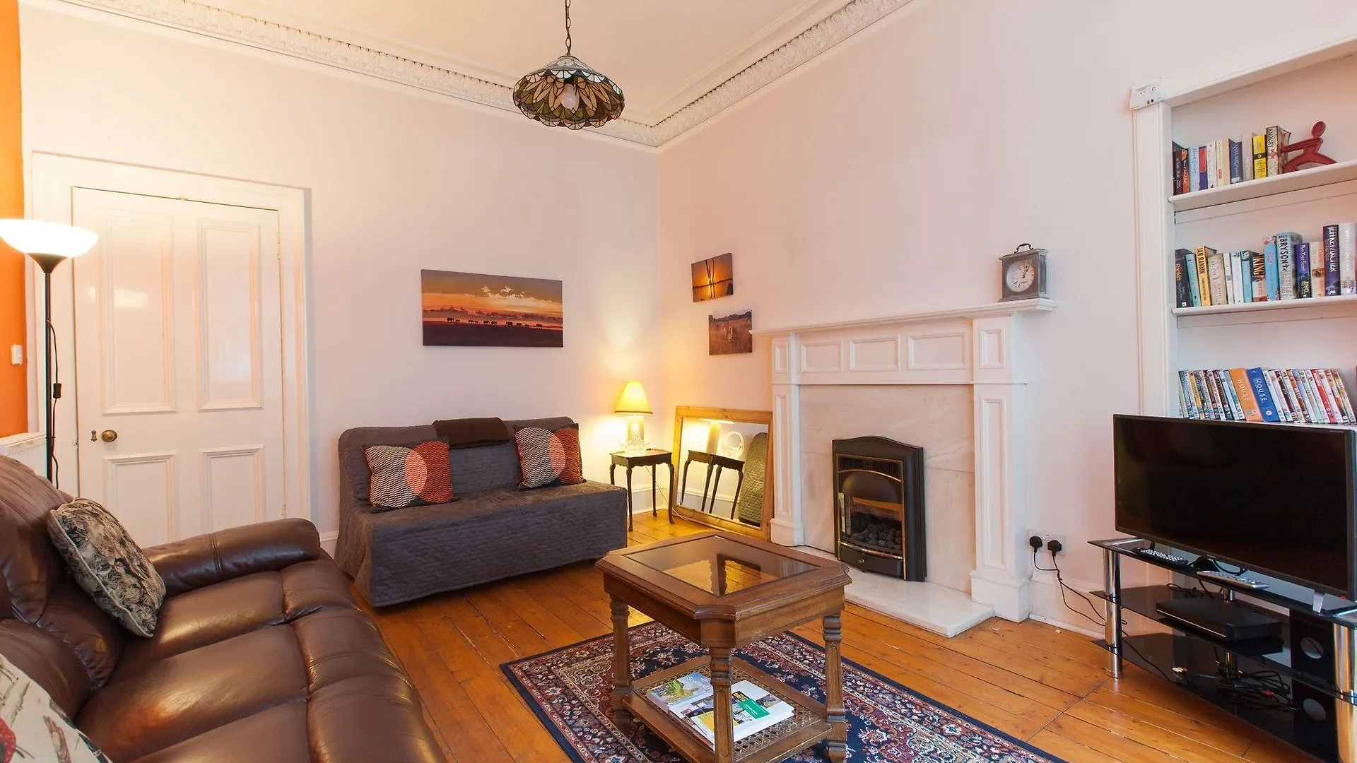 2 Bedroom Central Apartment Эдинбург